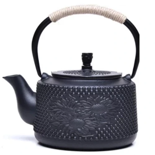 Chieka black cast iron teapot