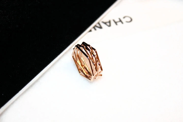 European and American classic temperament irregular geometry ring