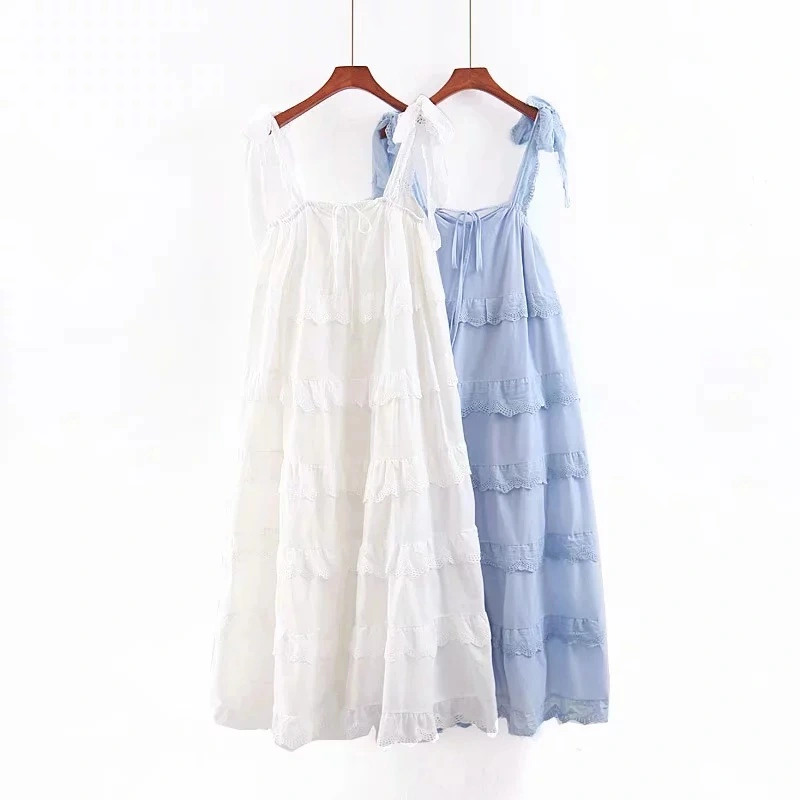 Loose skirt with long suspenders