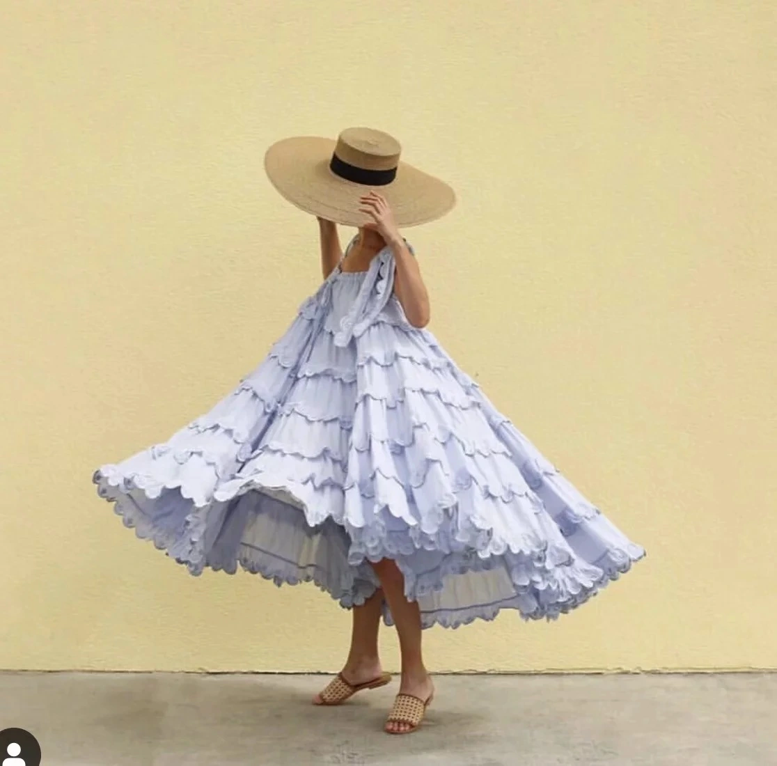 Loose skirt with long suspenders