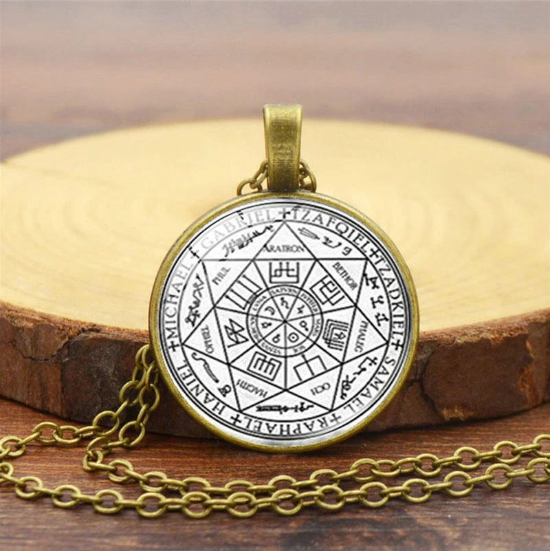 Glass necklace pendant