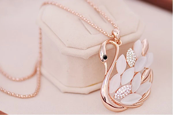 Swan Opal Flash Diamond Long Chain