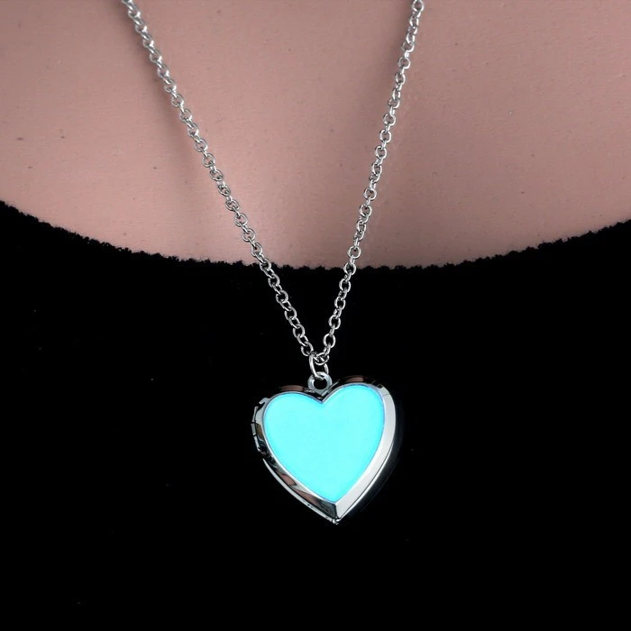 Peach Heart Alloy Fluorescent Pendant