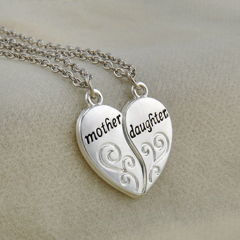 Two-petal heart-shaped stitching necklace