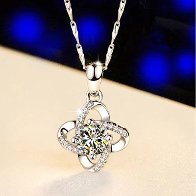 Sterling Silver Chain Necklace clavicle female fashion simple clover pendant S925 version of one of the ornaments on behalf of group of South Korea