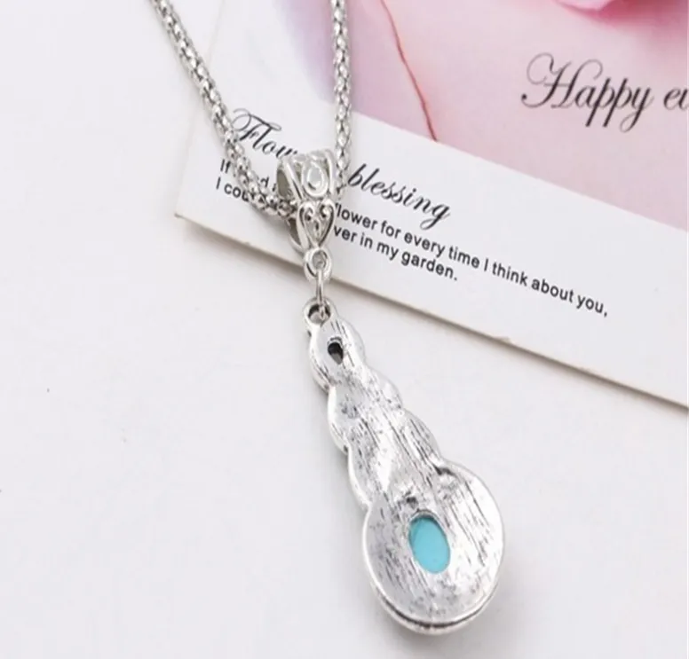 Blue rhinestone turquoise pendant necklace
