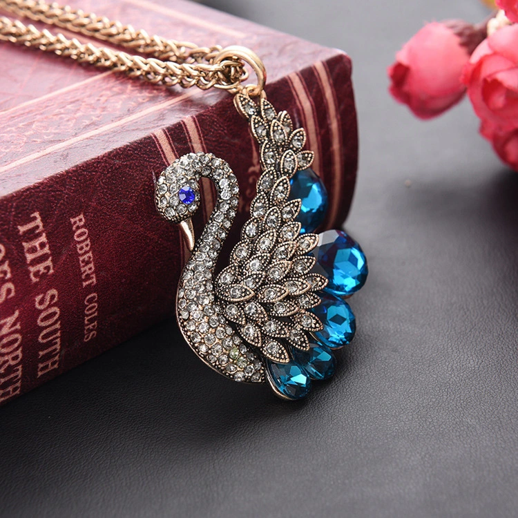 Swan crystal glass necklace