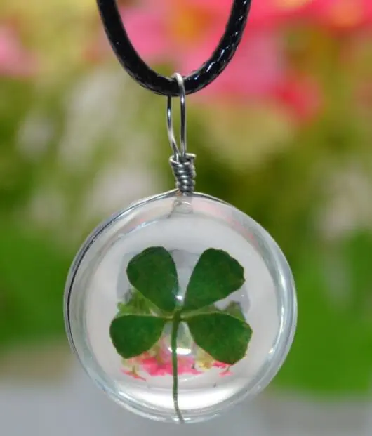 New handmade plant dried flowers pendant lucky four-leaf blade crystal glass ball necklace pendant