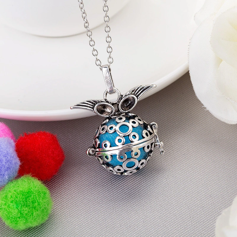 Spread of sweater chain with perfume