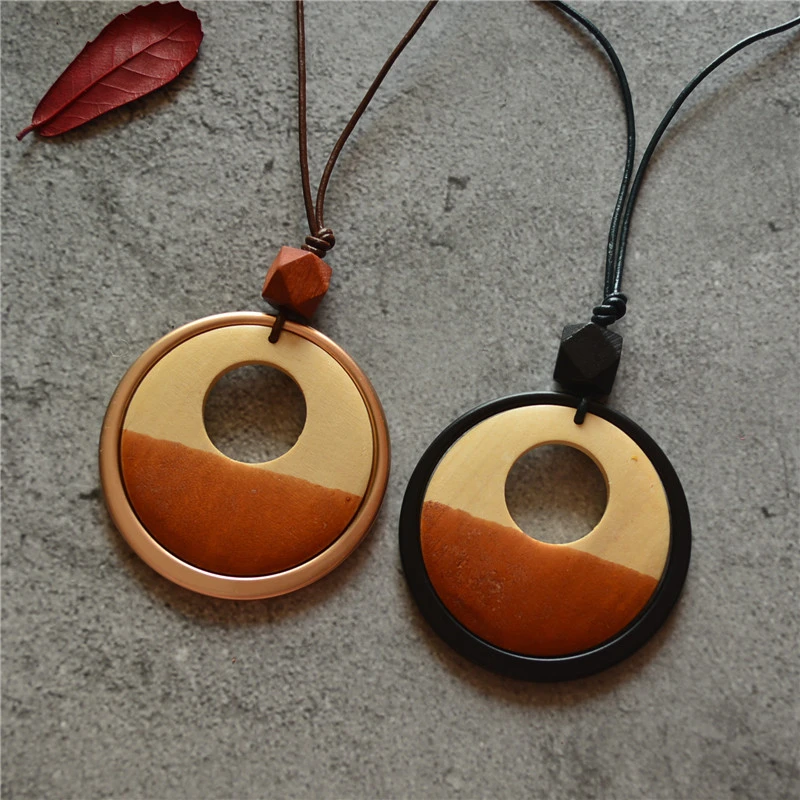 Geometric circle wood chip necklace