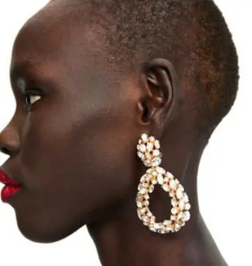 Full-drilled hollow ring with drop-shaped earrings