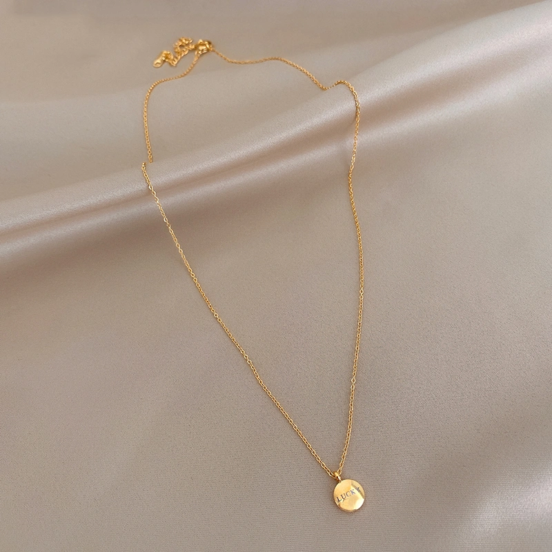 Simple collarbone chain