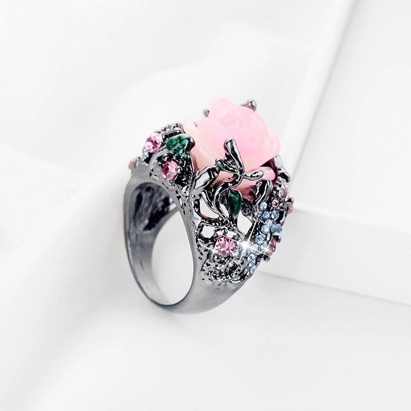 Diamond gecko rose ring