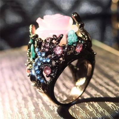 Diamond gecko rose ring