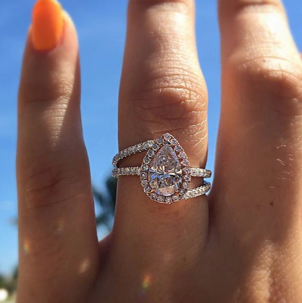 Zircon ring with inlaid water drops