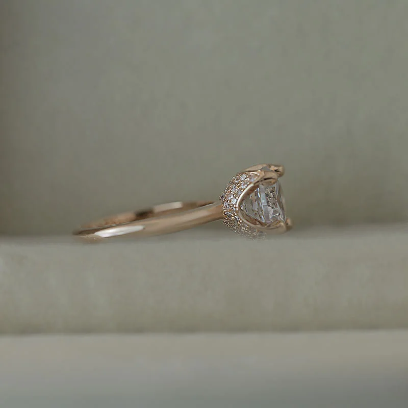Classic four-claw simulation zircon ring