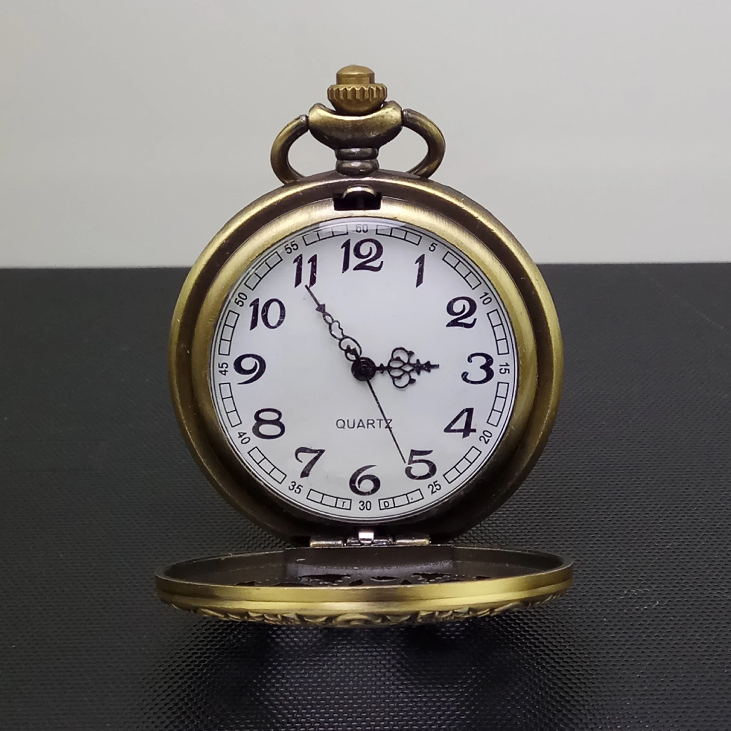 Vintage classic large gear hollow pocket watch