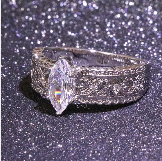 Retro openwork Baroque style main diamond inlaid horse eye zircon female ring simulation diamond ring