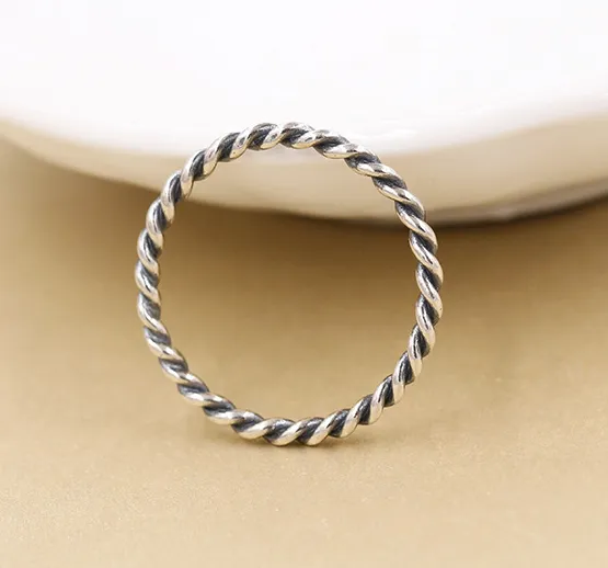 Circle twist ring