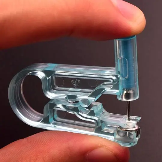Disposable ear piercing