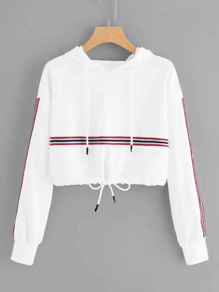 Crop clashing with ribbon and hoodie