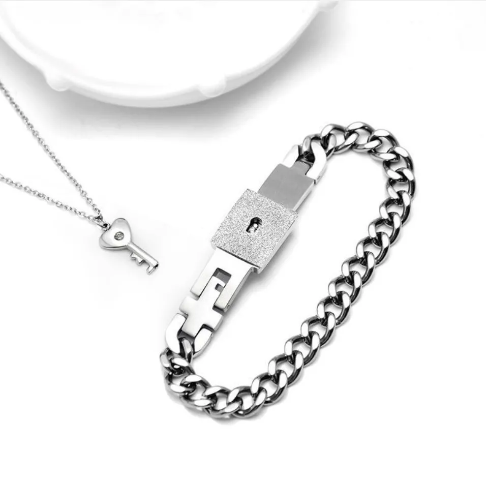 Titanium steel peach heart interlocking bracelet