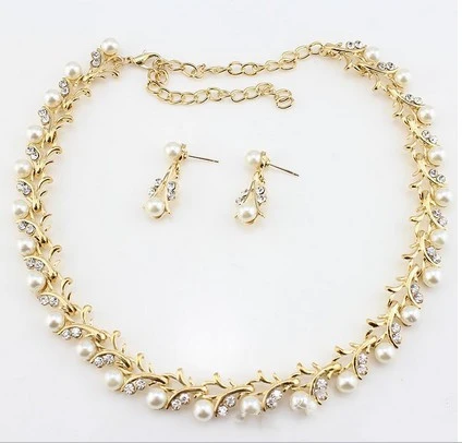 Necklace with two earrings