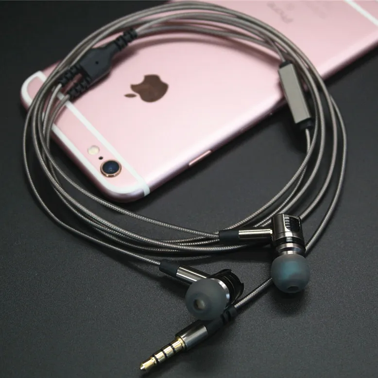 In-ear headphones metal pluggable wire control headset American standard with wheat detachable headphones