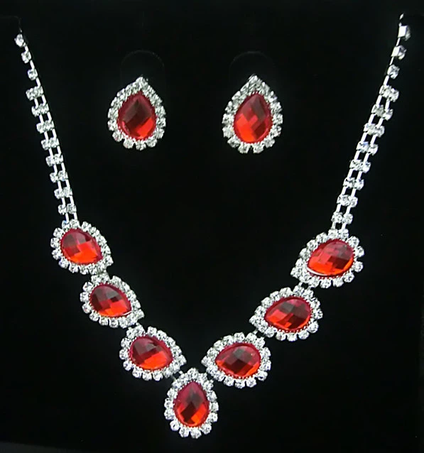 Fashionable Diamond Necklace Earring Set