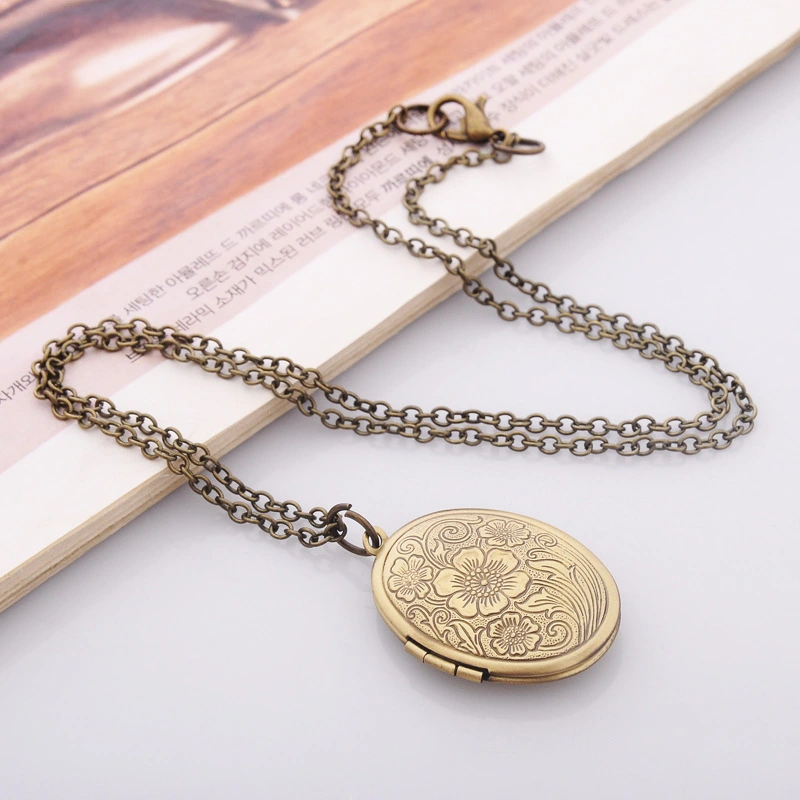 Creative Pendants Can Hold Photos Retro Carved Geometric Necklace