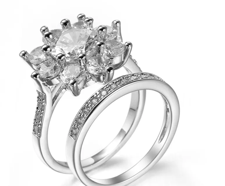 Creative zircon combination ring