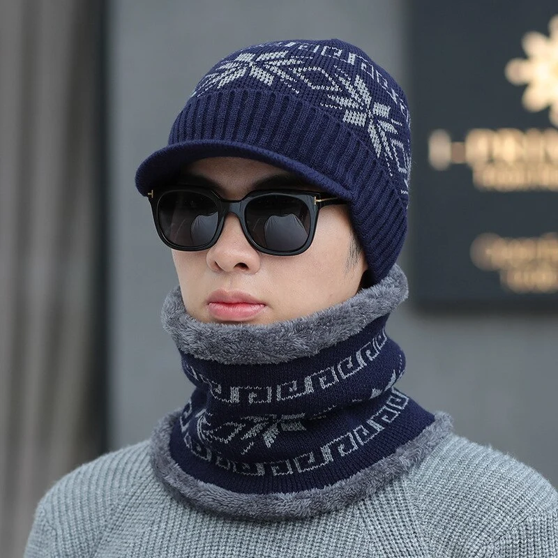 Men's knitted hat and scarf