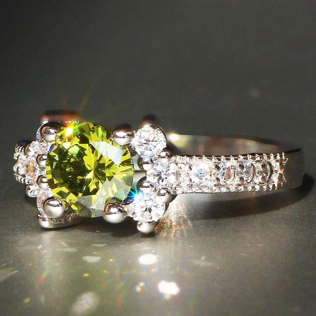 New Hot European And American Princess Ring Champagne Gem Engagement Ring Lady