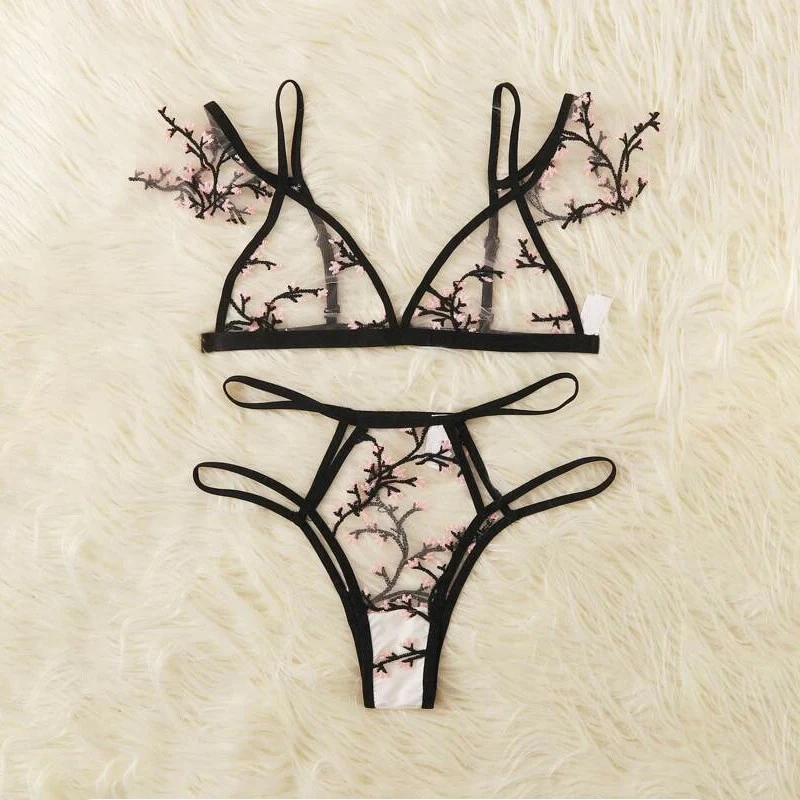 Three-point embroidered perspective bra