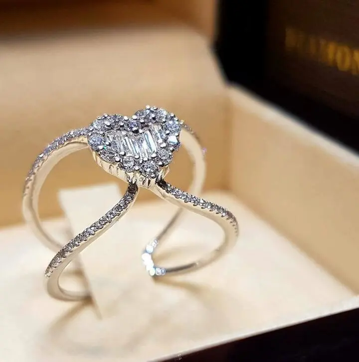 Heart-shaped zircon ring