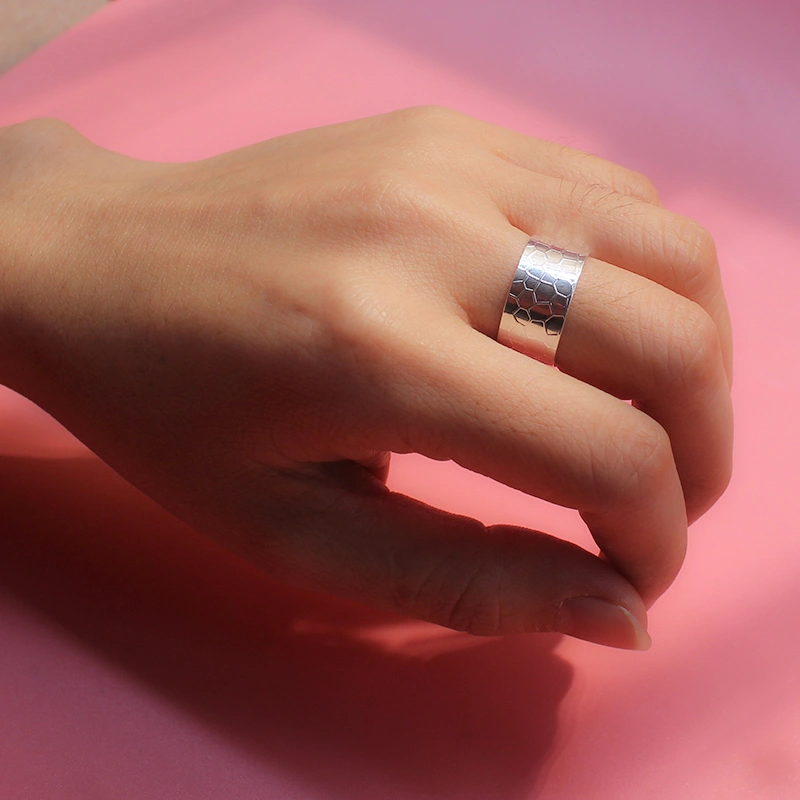 Simple fashion ring