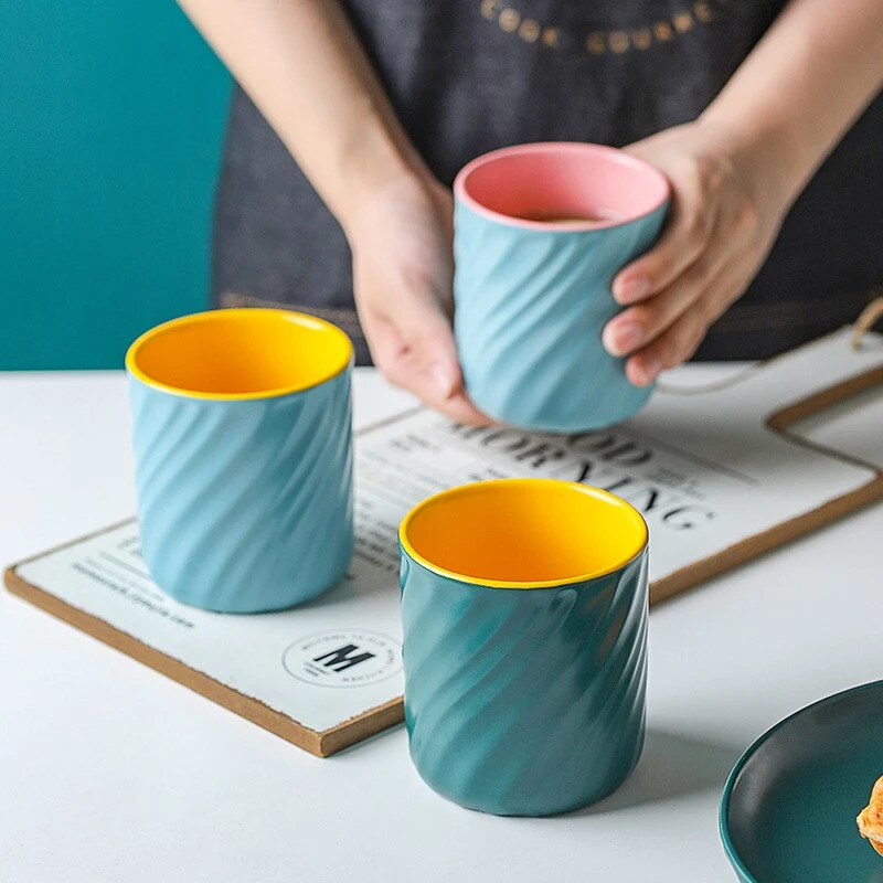 Threaded color ceramic mug