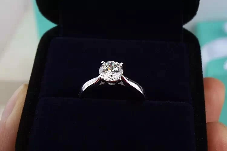 Sterling silver with diamond ring for lady