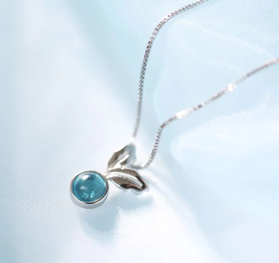 Clavicle chain pendant
