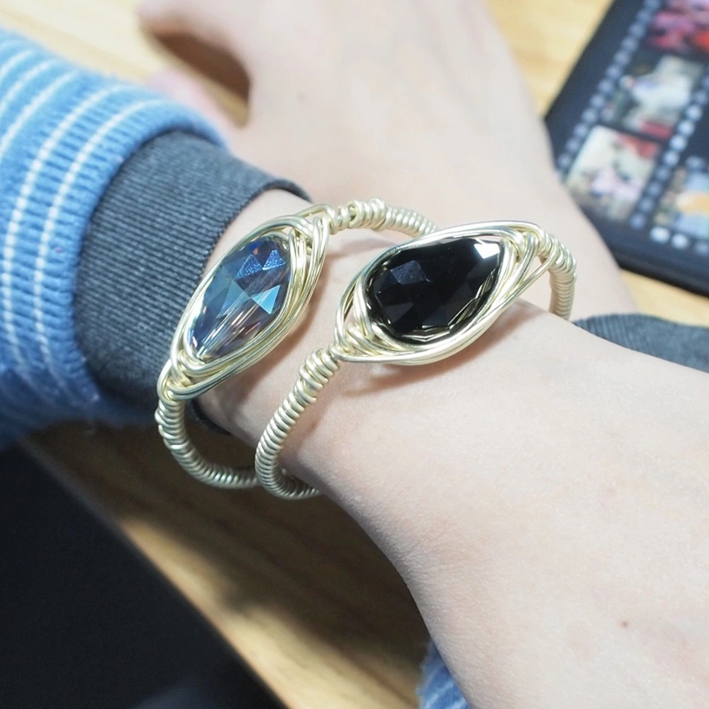 Metal wire large crystal bracelet