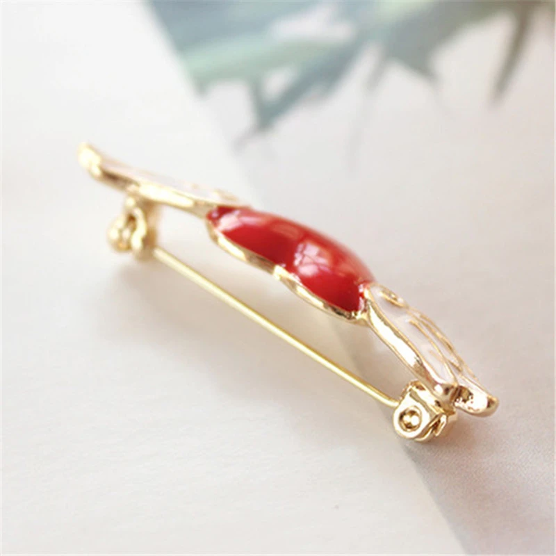 Simple dripping red heart angel wings brooch