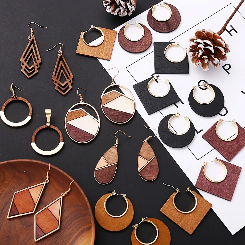 Geometric round wood contrast pendant