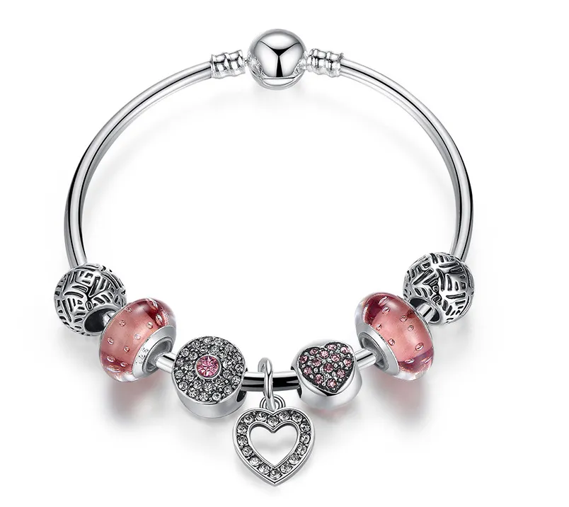 Heart-shaped theme accessory bracelet