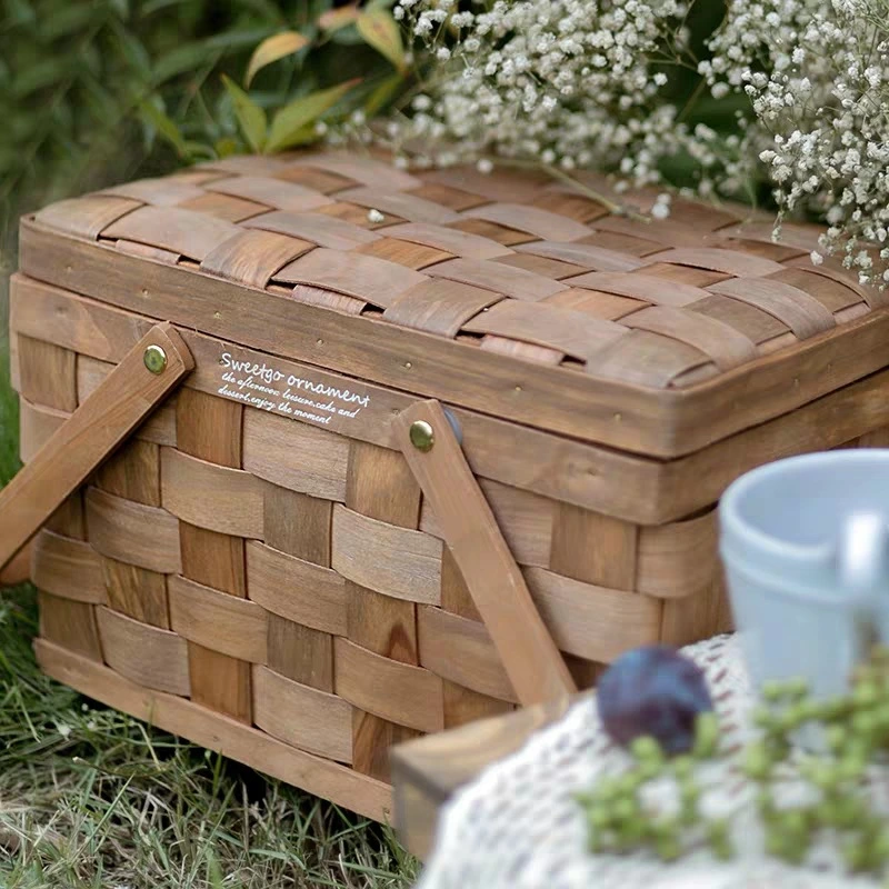 Chinese Fir Woven Picnic Basket With Lid