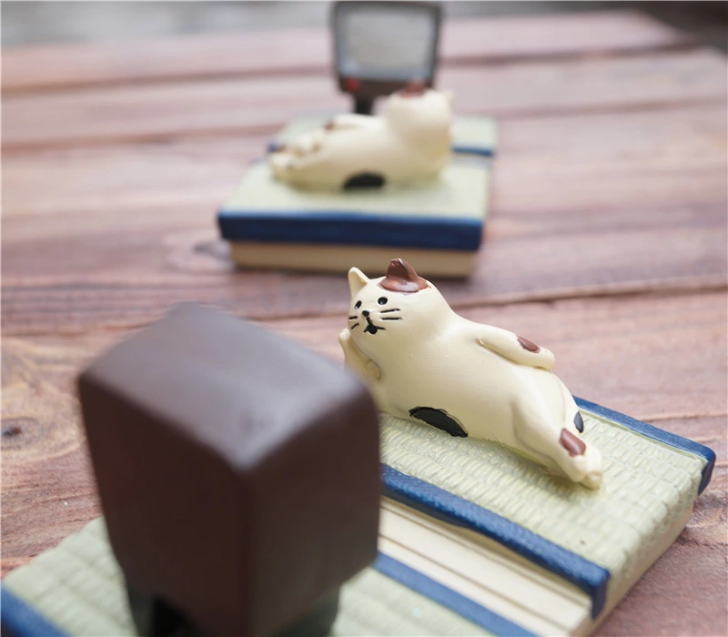 Japanese cat mobile phone holder