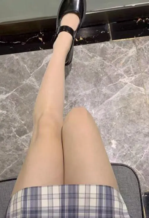 Black Silk Pantyhose Bare Legs Artifact