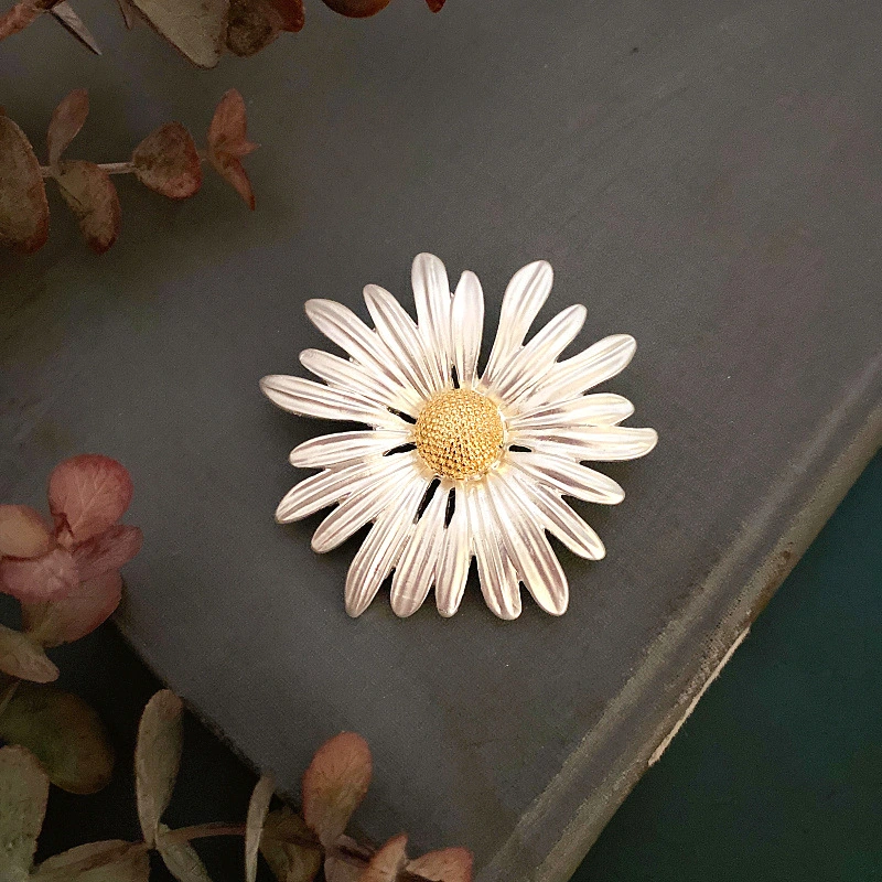 Vintage French Sen Lattice Daisy Flower Brooch