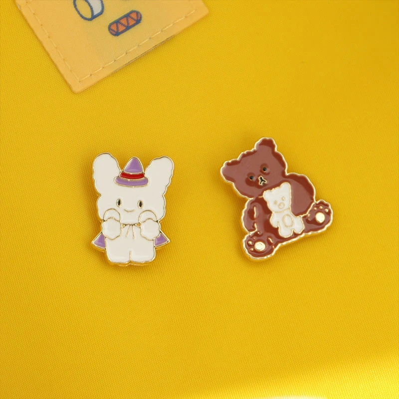 A Little Magic Bear Brooch Cute Japanese Cartoon Couple Badge Men''s And Women''s Pin Bag Decoration Fashion