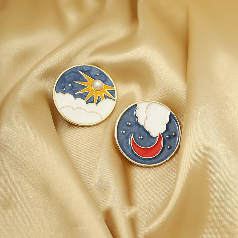 Yun Fan Sun Moon Retro Brooch Couple Couple Cute Japanese