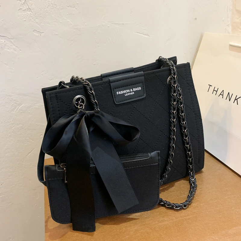 Large-Capacity Textured Chain Shoulder Bag
